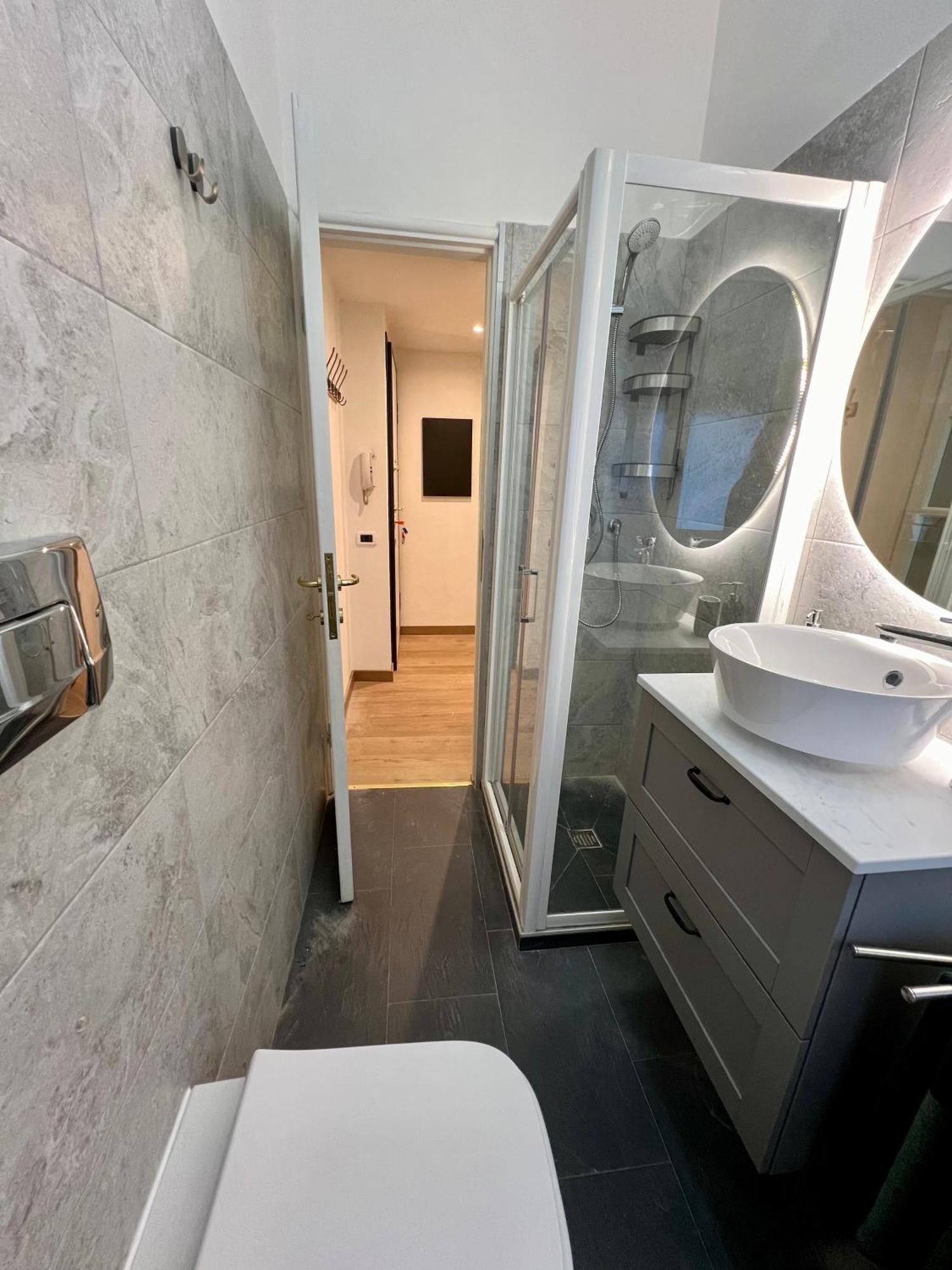 La Bella Milano Charme Apartment 3 Km Away From Duomo/ Netflix & Wi-Fi Included Kültér fotó